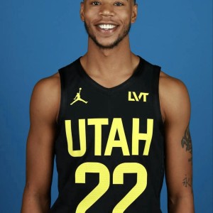 签了，签了！终于签了！勇士达成今夏首笔签约